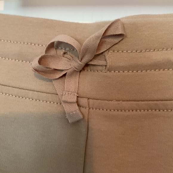 Relaxed fit wide leg sweat pant. NWOT - Picture 3 of 6